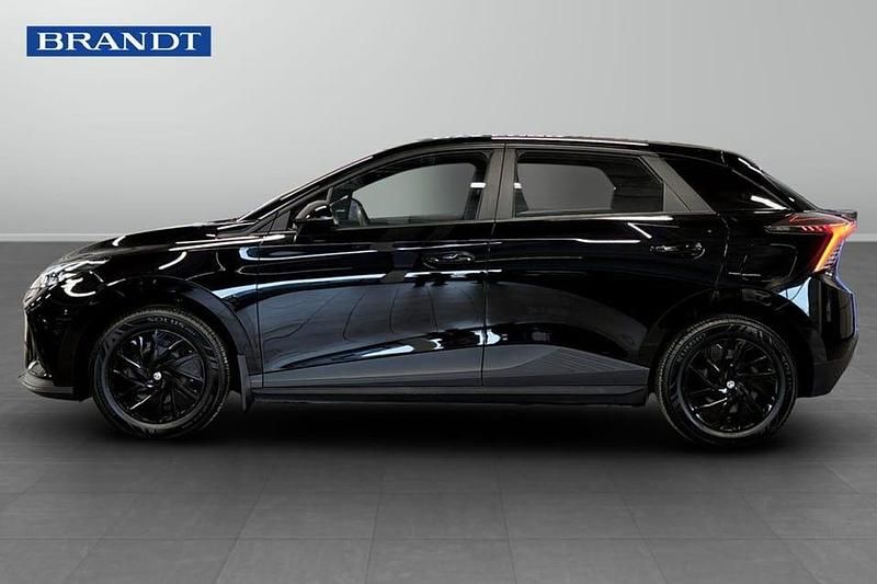 Begagnad MG MG4 EV 125 kW (171 HK) 2023 Svart Halvkombi