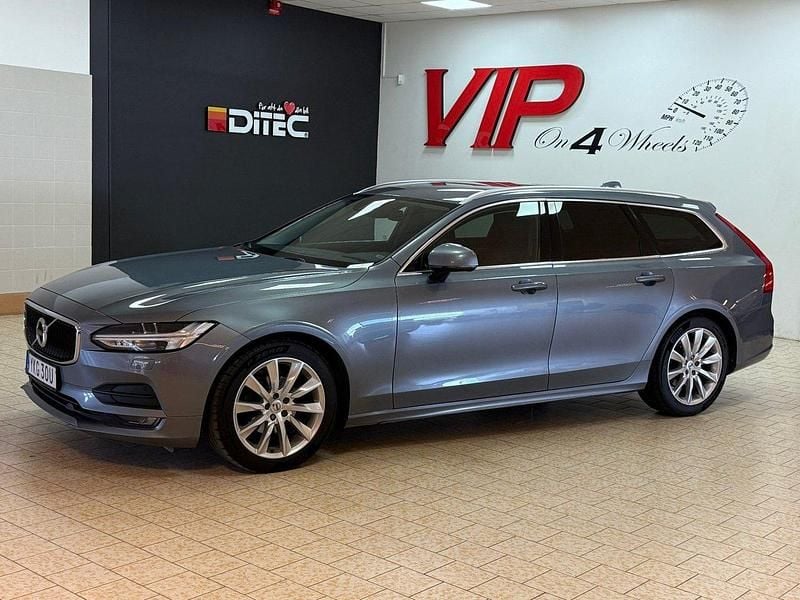 Grå Begagnad 2019 Volvo V90 Momentum Kombi | 209 800 kr (Marknadspris) - Bild 1/4