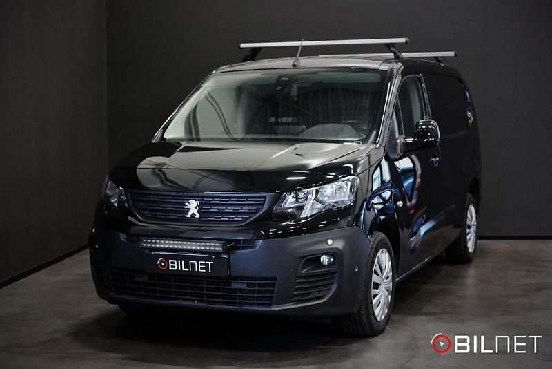 Svart Begagnad 2019 Peugeot Partner Minibuss | 149 900 kr (Marknadspris) - Bild 1/4