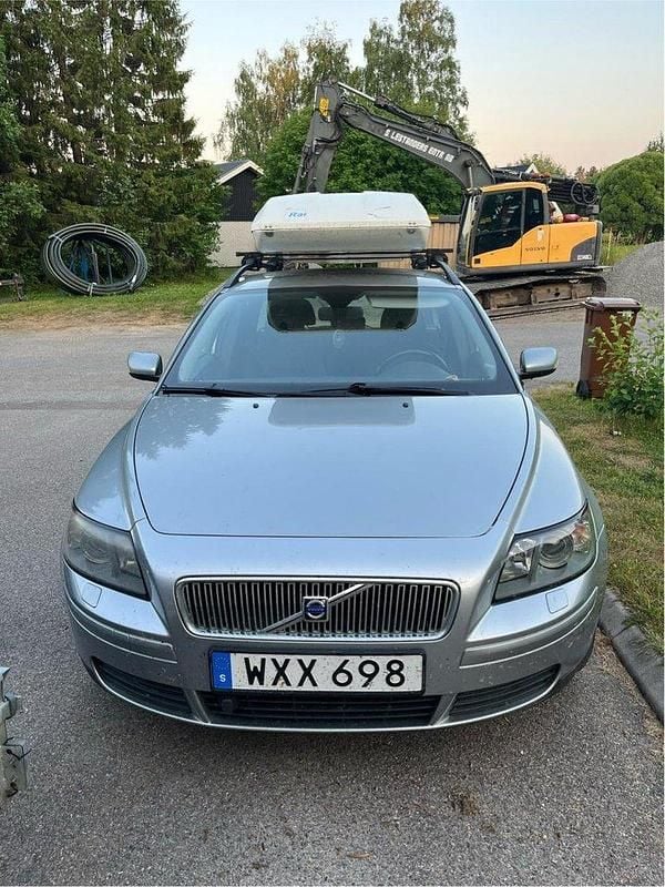 Silver Begagnad 2006 Volvo V50 Kombi | 15 000 kr (Bra pris) - Bild 1/4
