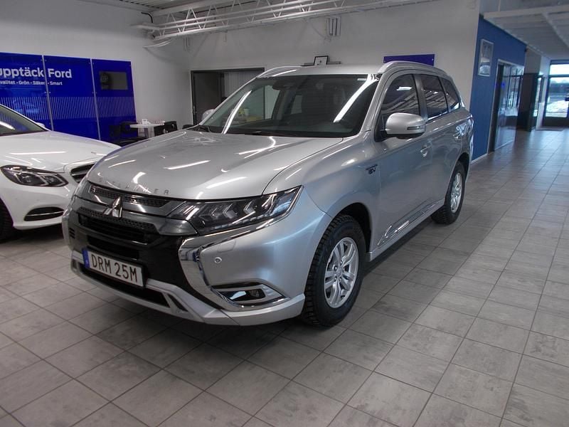 Begagnad Mitsubishi Outlander P-HEV 2019 Silver