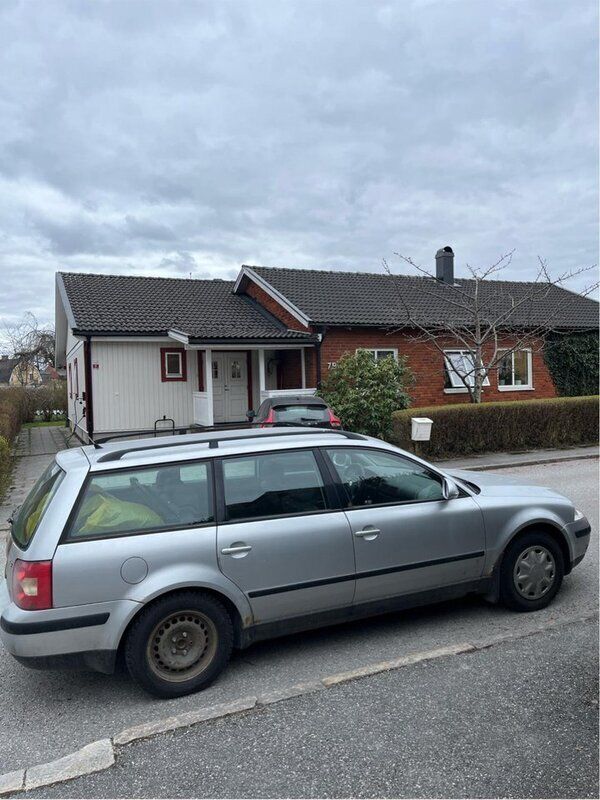 Silver Begagnad 2005 VW Passat Kombi | 8 500 kr (Marknadspris) - Bild 1/4