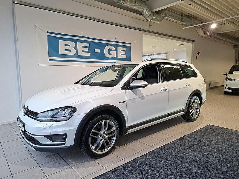 Vit Begagnad 2016 VW Golf Alltrack Kombi | 184 000 kr (Marknadspris) - Bild 1/4