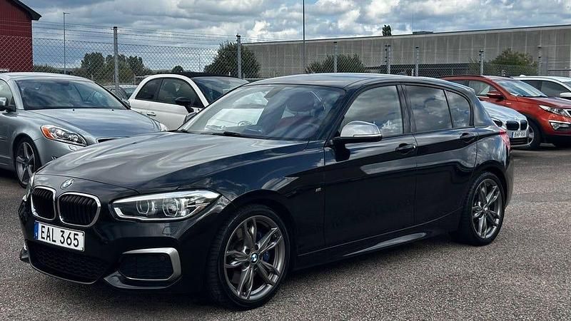 Begagnad BMW M135 326 HK (239 kW) 2016 Svart Halvkombi