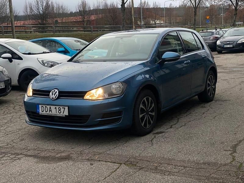 Begagnad VW Golf VII 122 HK (89 kW) 2015 Blå Halvkombi
