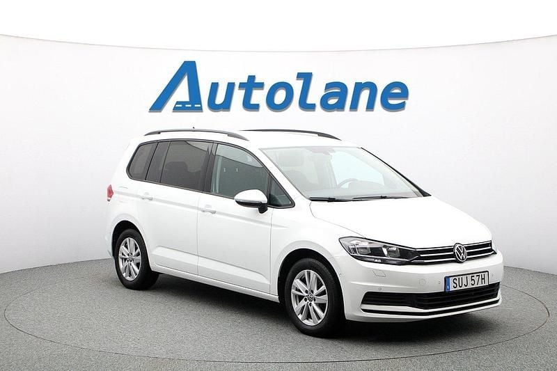Vit Begagnad 2021 VW Touran Minibuss | 299 900 kr (Marknadspris) - Bild 1/3