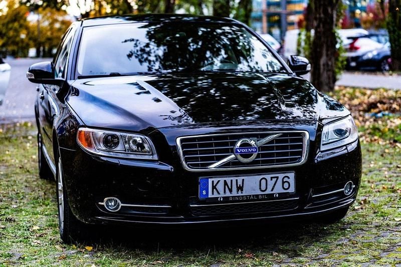 Svart Begagnad 2010 Volvo S80 Momentum Sedan | 75 000 kr - Bild 1/4