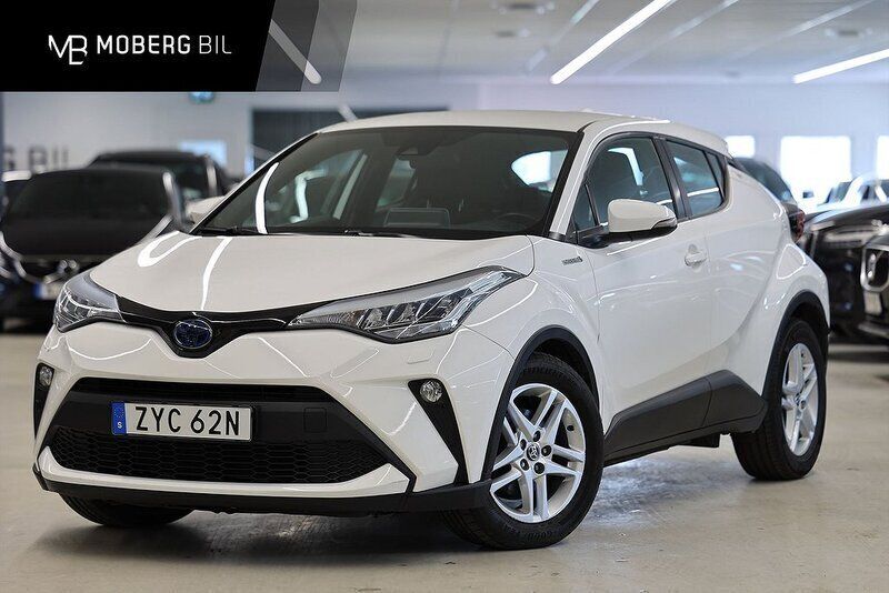 Vit Begagnad 2021 Toyota C-HR Active SUV | 209 900 kr (Marknadspris) - Bild 1/3
