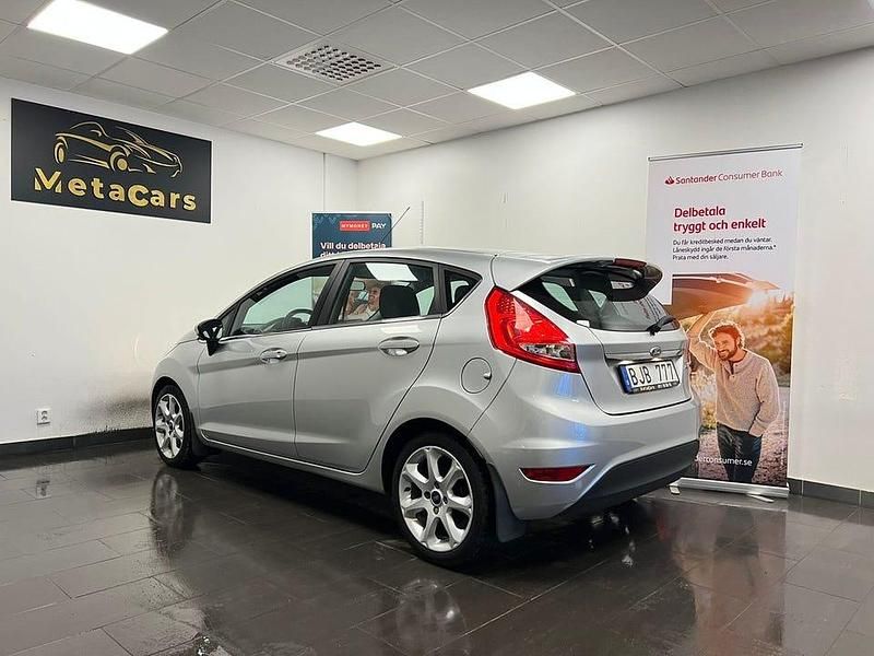 Begagnad Ford Fiesta Titanium 82 HK (60 kW) 2013 Grå Halvkombi