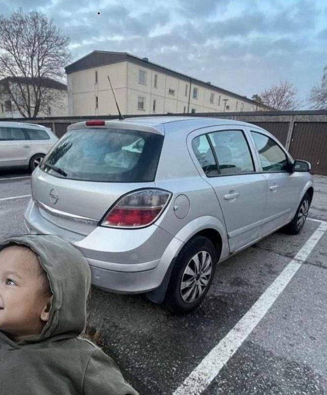 Grå Begagnad 2007 Opel Astra Halvkombi | 16 999 kr (Superpris) - Bild 1/3