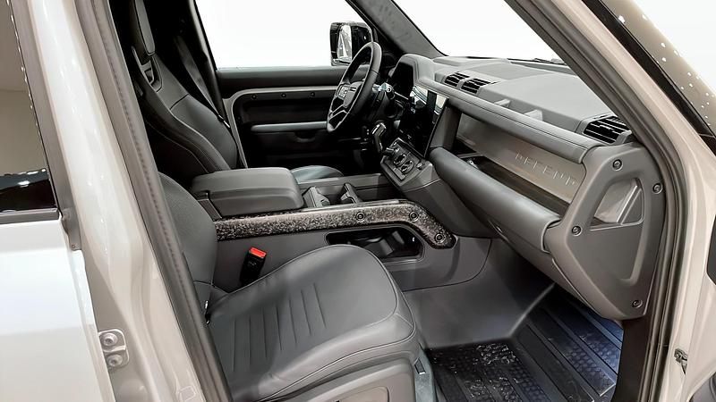 Ny Land Rover Defender 653 HK (480 kW) 2025 SUV