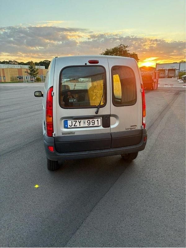 Begagnad Renault Kangoo 68 HK (50 kW) 2007 Grå Minibuss