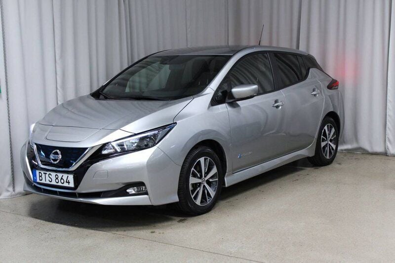 Silver Begagnad 2018 Nissan Leaf Halvkombi | 199 900 kr (Dyr) - Bild 1/4