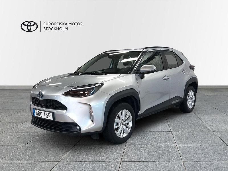 Silver Begagnad 2024 Toyota Yaris Cross Active SUV | 284 900 kr (Marknadspris) - Bild 1/3