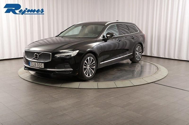 Svart Begagnad 2022 Volvo V90 Core Kombi | 339 900 kr (Marknadspris) - Bild 1/4