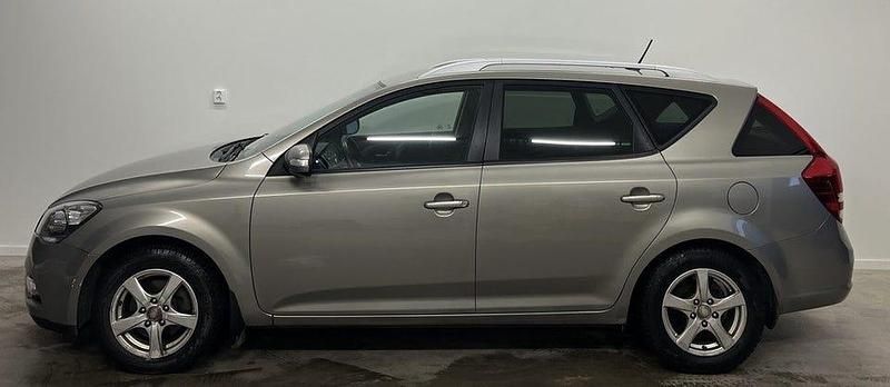 Begagnad Kia Ceed Sportswagon 116 HK (85 kW) 2010 Silver Kombi