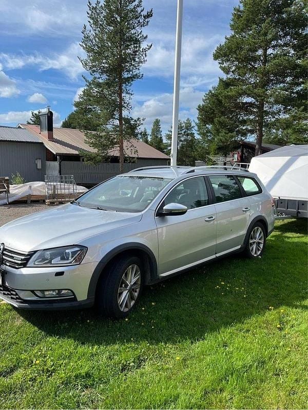 Silver Begagnad 2015 VW Passat Alltrack Kombi | 80 000 kr (Superpris) - Bild 1/4