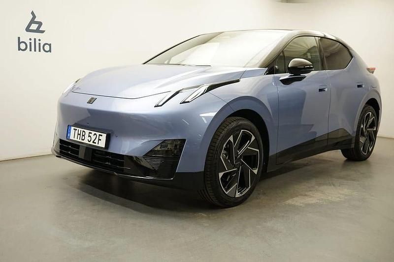 Blå Begagnad 2024 Lynk & Co 02 SUV | 419 900 kr (Marknadspris) - Bild 1/4