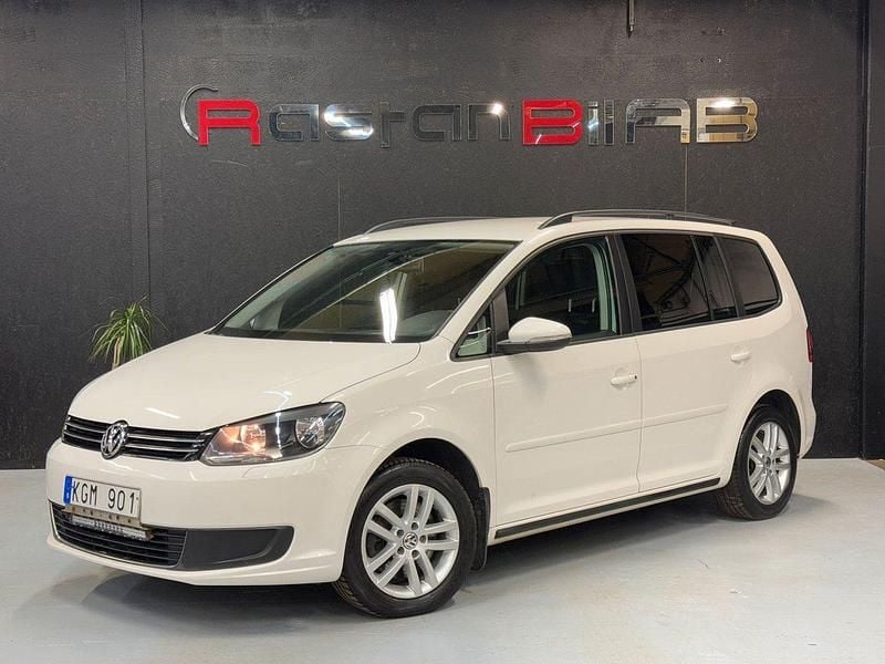 Vit Begagnad 2013 VW Touran Minibuss | 85 000 kr (Bra pris) - Bild 1/4