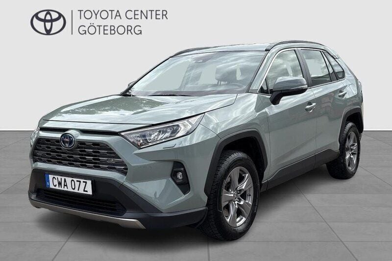 Grön Begagnad 2022 Toyota RAV4 Hybrid Active SUV | 369 900 kr (Bra pris) - Bild 1/2