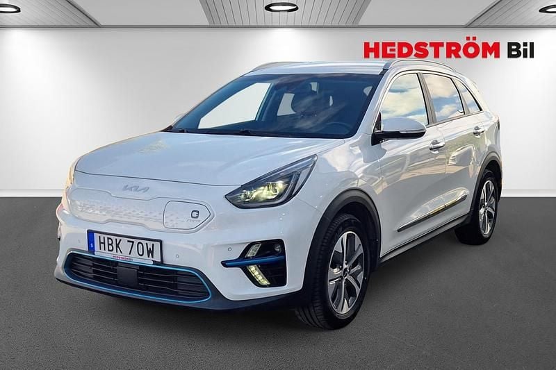 Vit Begagnad 2022 Kia e-Niro Advance SUV | 269 000 kr (Marknadspris) - Bild 1/4