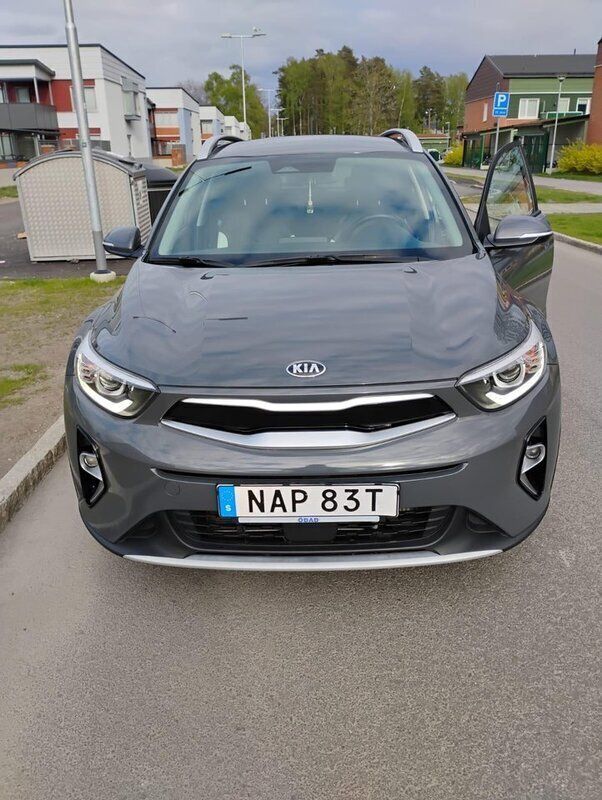 Grå Begagnad 2021 Kia Stonic Advance SUV | 210 000 kr (Marknadspris) - Bild 1/4