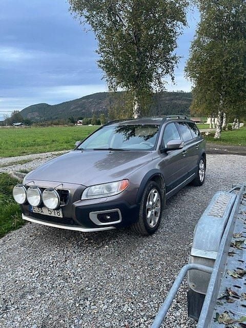 Grå Begagnad 2009 Volvo XC70 Momentum SUV | 68 000 kr (Bra pris) - Bild 1/4