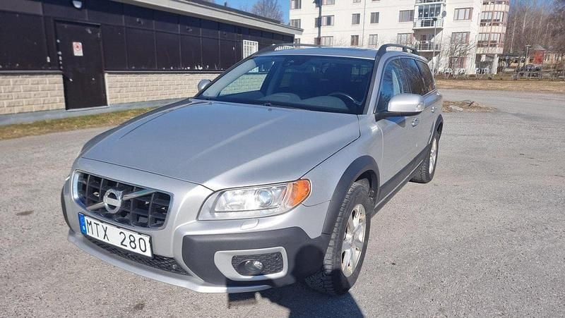 Grå Begagnad 2013 Volvo XC70 SUV | 130 000 kr (Bra pris) - Bild 1/4