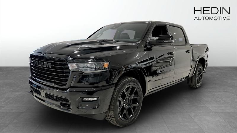 Svart Ny 2025 RAM 1500 Pickup | 939 900 kr - Bild 1/4