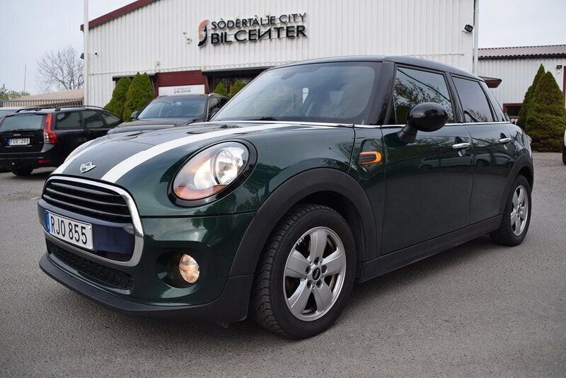 Grön (grön met) Begagnad 2017 Mini Cooper Pepper Halvkombi | 154 900 kr (Bra pris) - Bild 1/4