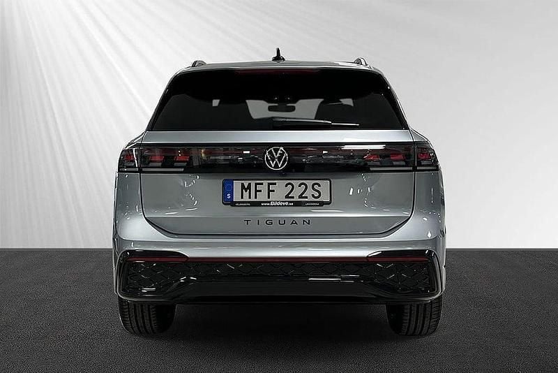 Begagnad VW Tiguan R-line 196 HK (144 kW) 2024 Silver SUV
