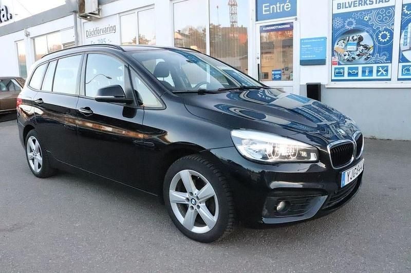 Svart Begagnad 2016 BMW 218 Gran Tourer Advantage Minibuss | 127 900 kr (Lite dyr) - Bild 1/4