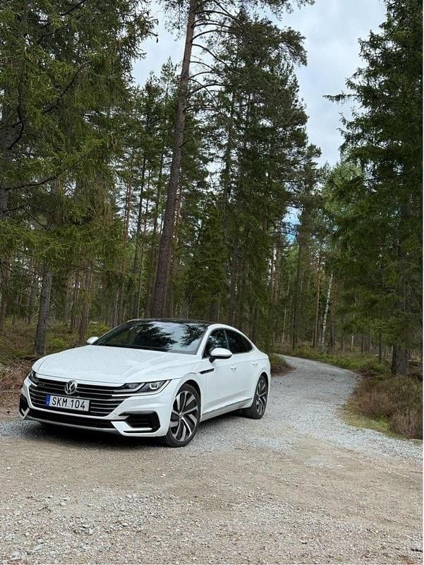Vit Begagnad 2018 VW Arteon GTS Halvkombi | 239 000 kr (Marknadspris) - Bild 1/4