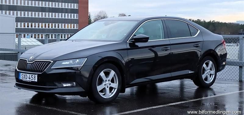 Begagnad Skoda Superb 190 HK (139 kW) 2016 Svart Sedan