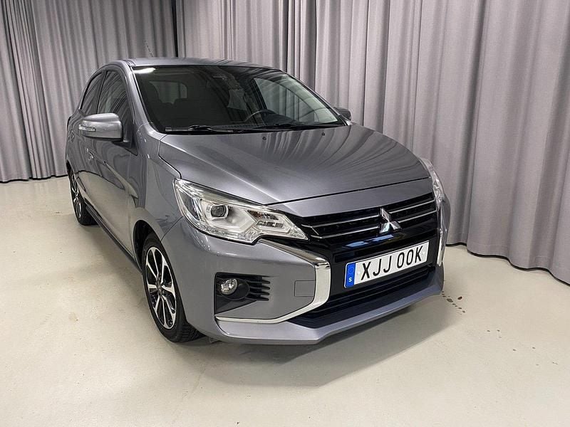 Grå Begagnad 2022 Mitsubishi Space Star Elegance Halvkombi | 139 900 kr (Lite dyr) - Bild 1/4