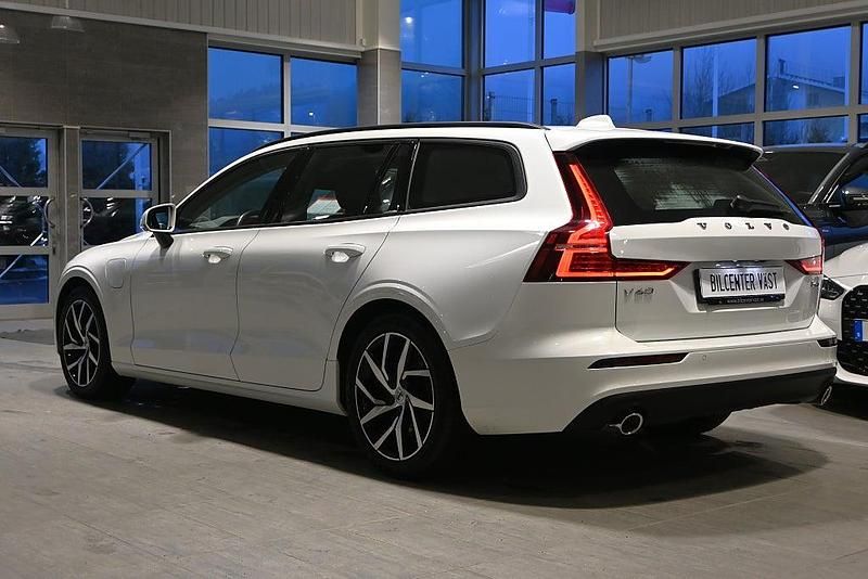 Begagnad Volvo V60 Momentum 253 HK (186 kW) 2019 Vit Kombi