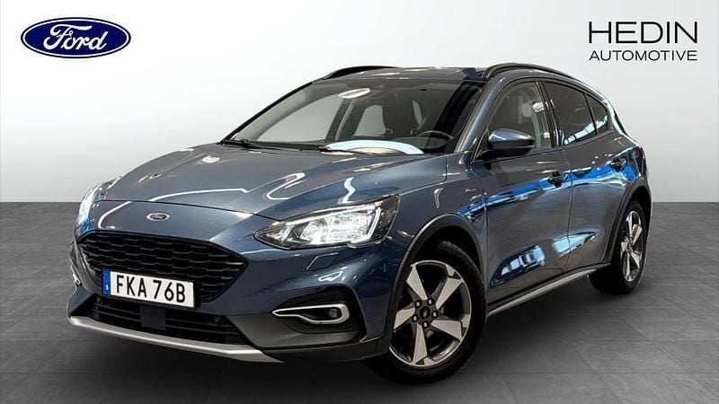 Blå (blue) Begagnad 2020 Ford Focus Active Halvkombi | 144 900 kr (Bra pris) - Bild 1/4