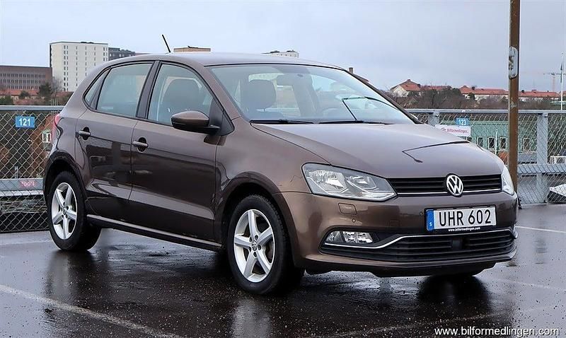Brun metallic Begagnad 2016 VW Polo S Halvkombi | 114 900 kr (Bra pris) - Bild 1/4