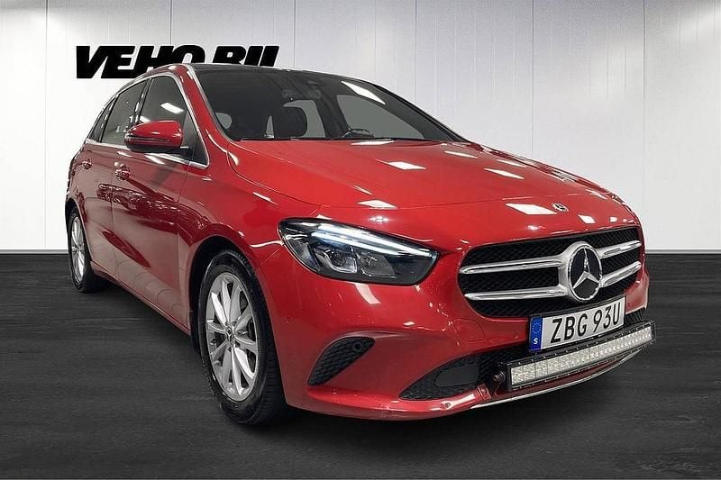 Begagnad Mercedes B200 150 HK (110 kW) 2019 Röd Minibuss