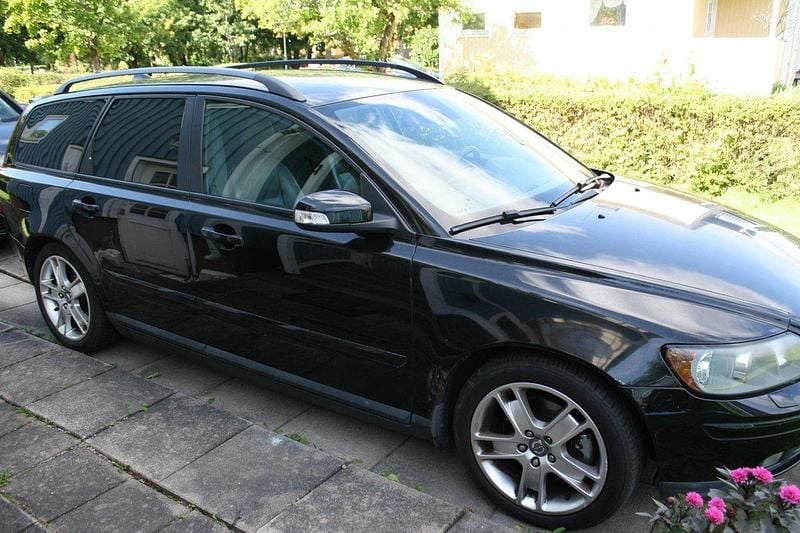 Svart Begagnad 2007 Volvo V50 Summum Kombi | 30 000 kr (Superpris) - Bild 1/1