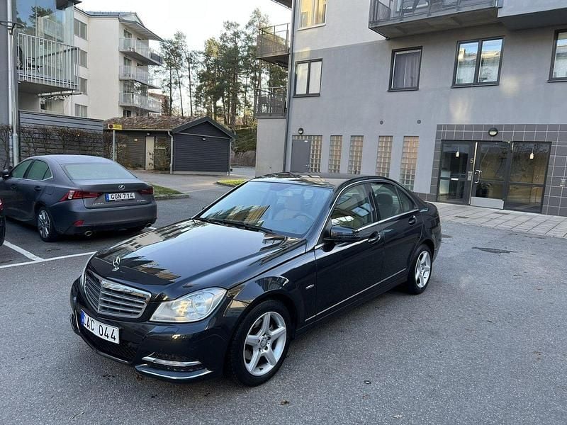 Svart Begagnad 2012 Mercedes C180 Sedan | 120 000 kr (Bra pris) - Bild 1/4