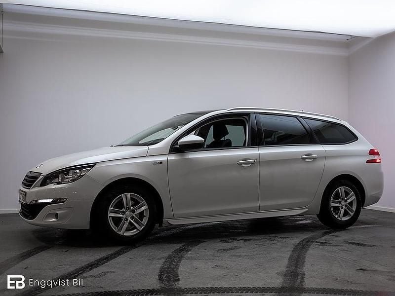 Begagnad Peugeot 308 SW Style 120 HK (88 kW) 2016 Vit Kombi