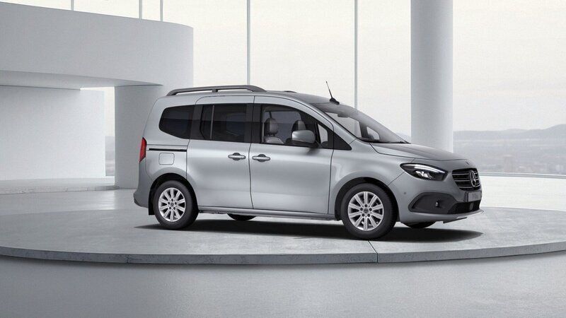 Silver Ny 2025 Mercedes T180 Minibuss | 411 170 kr - Bild 1/2