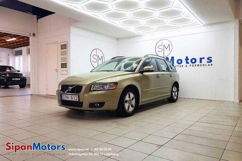 Begagnad Volvo V50 Momentum 109 HK (80 kW) 2009 Grön Kombi