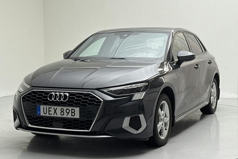 Grå Begagnad 2023 Audi A3 Proline | 250 000 kr (Bra pris) - Bild 1/4