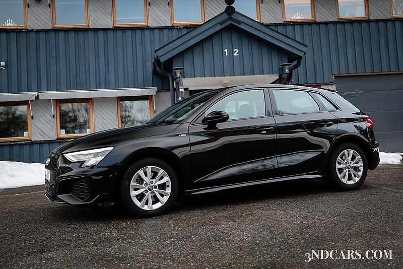 Svart Begagnad 2020 Audi A3 Sportback S-Line Halvkombi | 299 900 kr (Lite dyr) - Bild 1/4