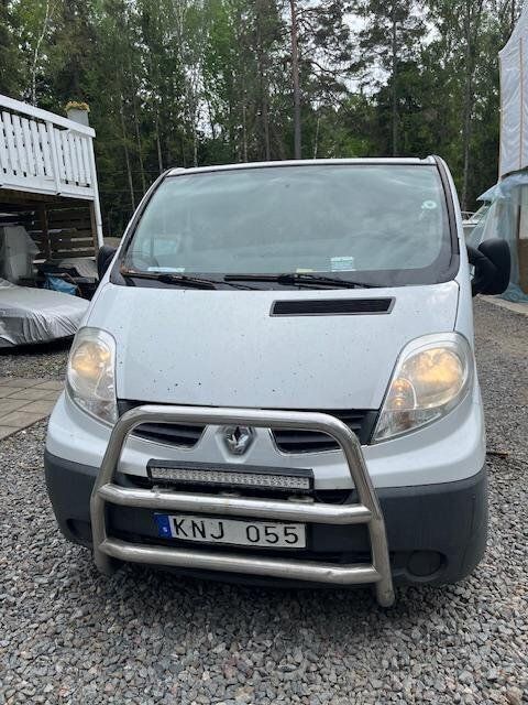 Vit Begagnad 2010 Renault Trafic Van | 50 000 kr (Marknadspris) - Bild 1/4