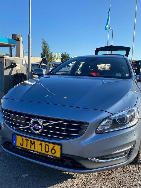 Begagnad 2018 Volvo V60 Kombi | 179 000 kr (Superpris) - Bild 1/4