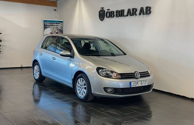 Silver Begagnad 2009 VW Golf Halvkombi | 74 900 kr (Lite dyr) - Bild 1/4