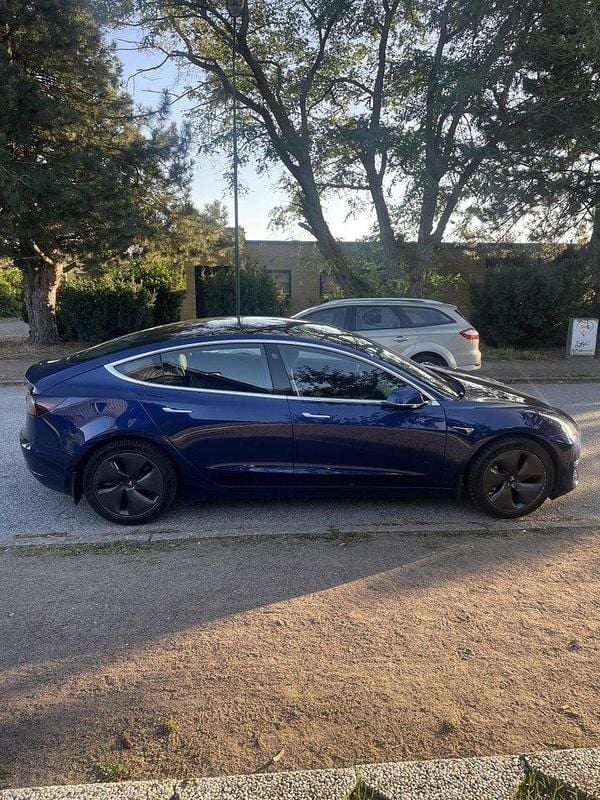 Blå Begagnad 2020 Tesla Model 3 Long Range Sedan | 235 000 kr (Bra pris) - Bild 1/4
